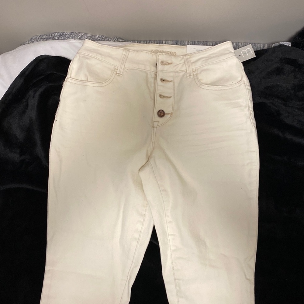Creamy white skinny jeans!